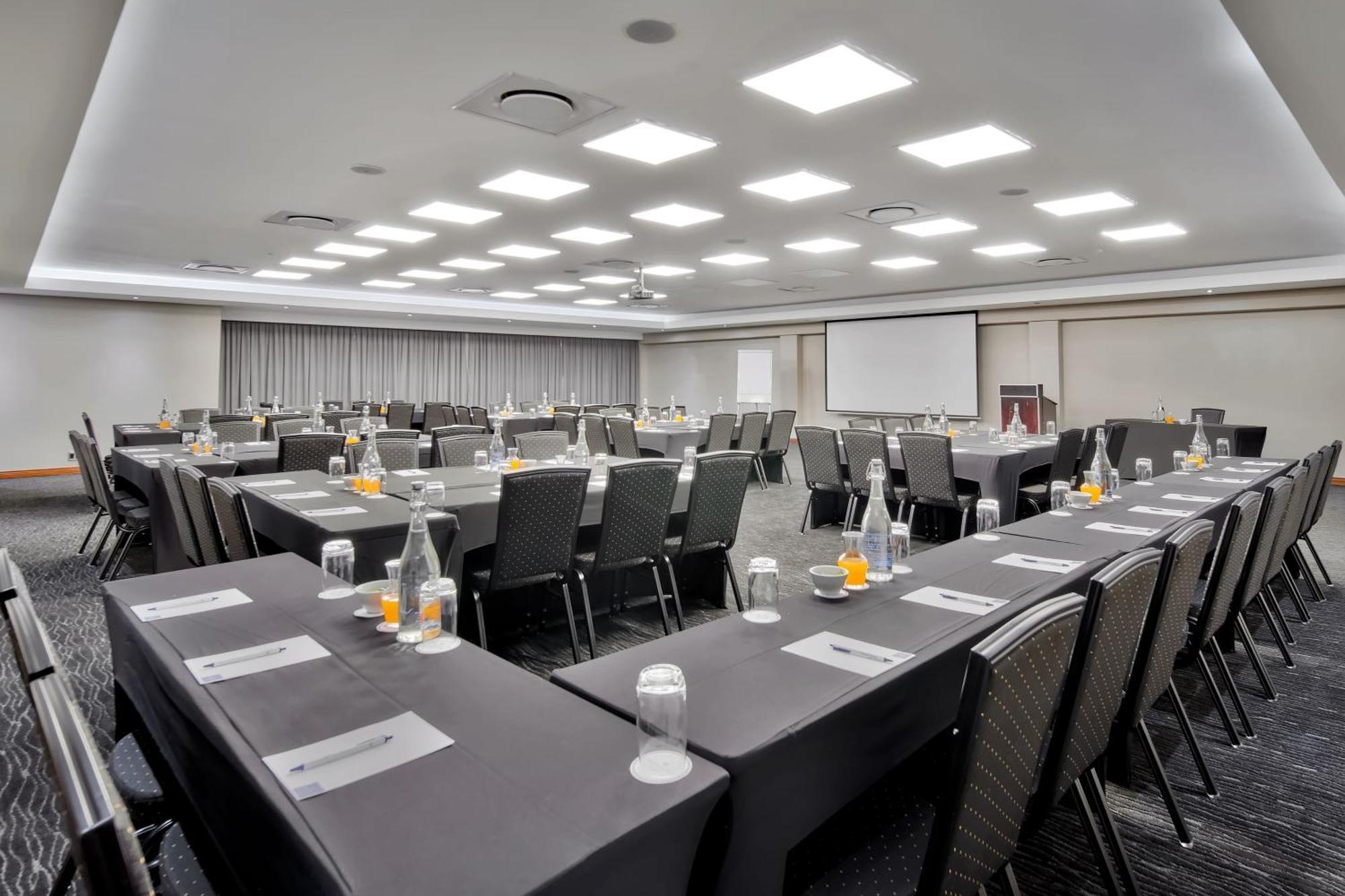 Protea Hotel By Marriott Pretoria Hatfield ภายนอก รูปภาพ