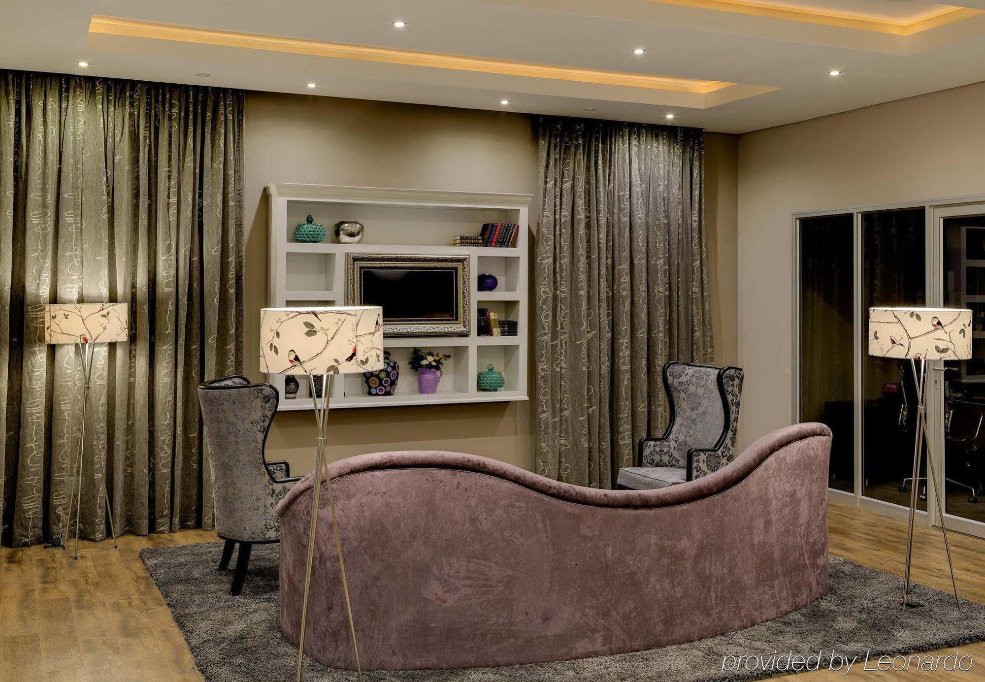 Protea Hotel By Marriott Pretoria Hatfield ภายนอก รูปภาพ