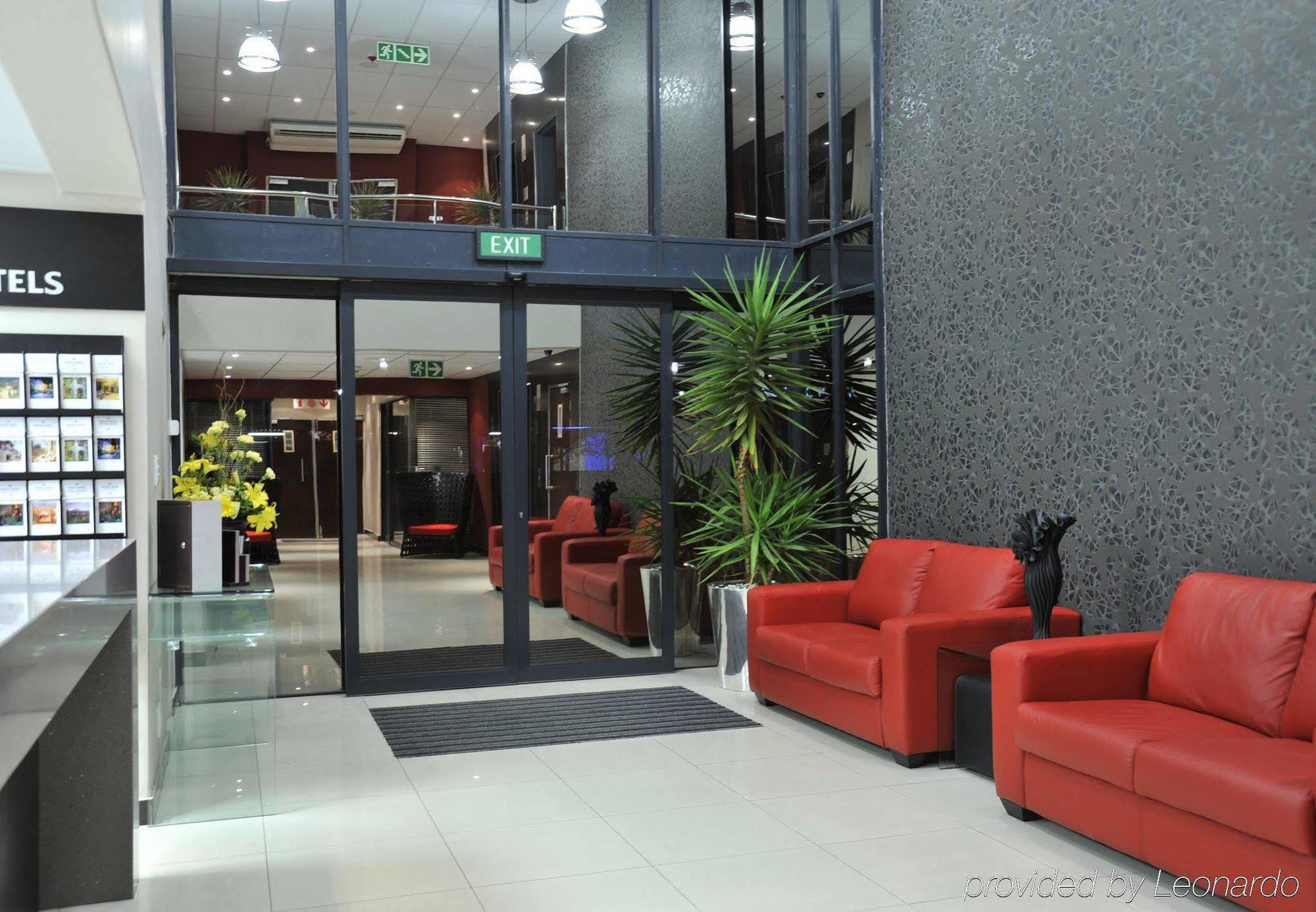 Protea Hotel By Marriott Pretoria Hatfield ภายนอก รูปภาพ
