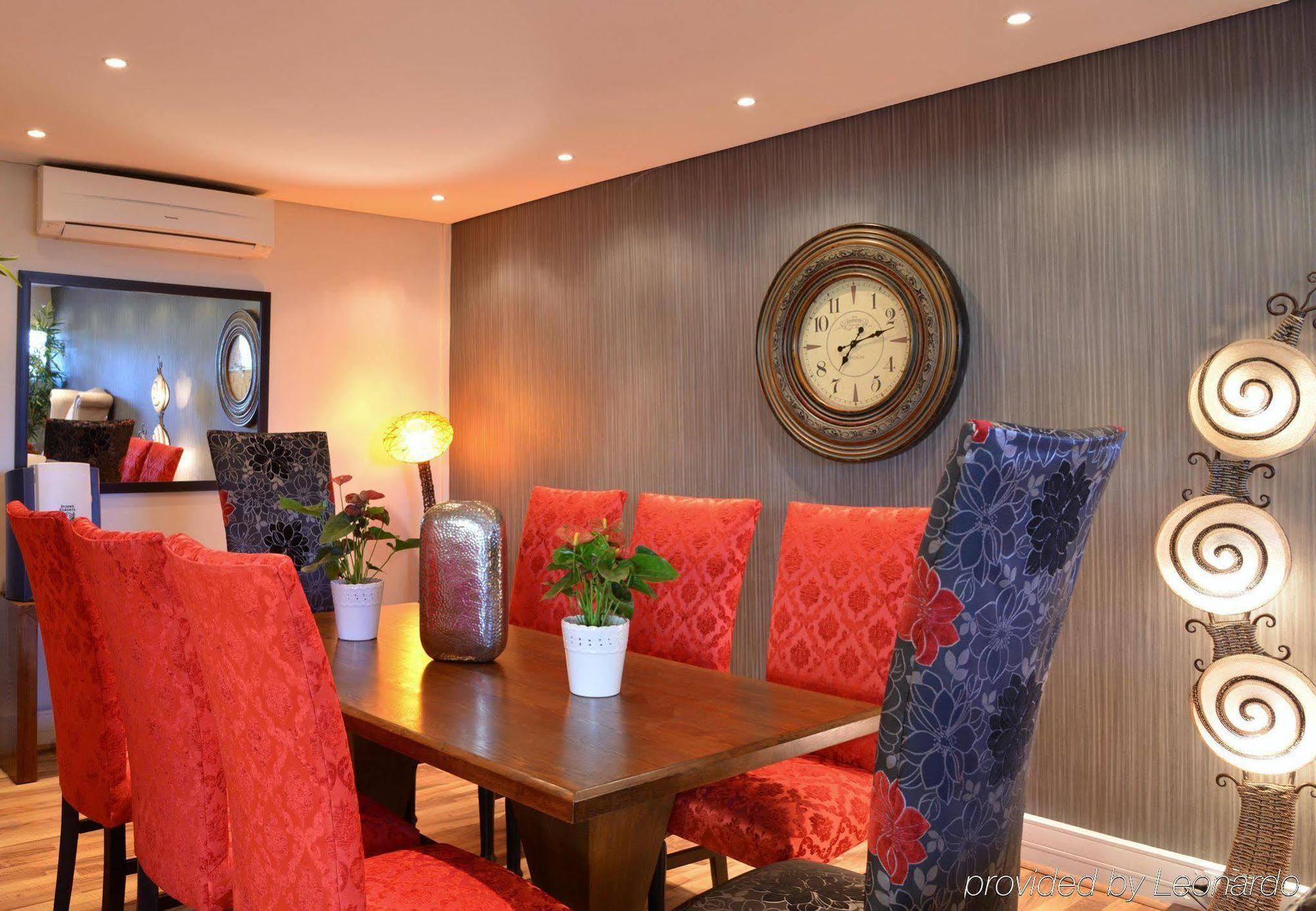 Protea Hotel By Marriott Pretoria Hatfield ภายนอก รูปภาพ