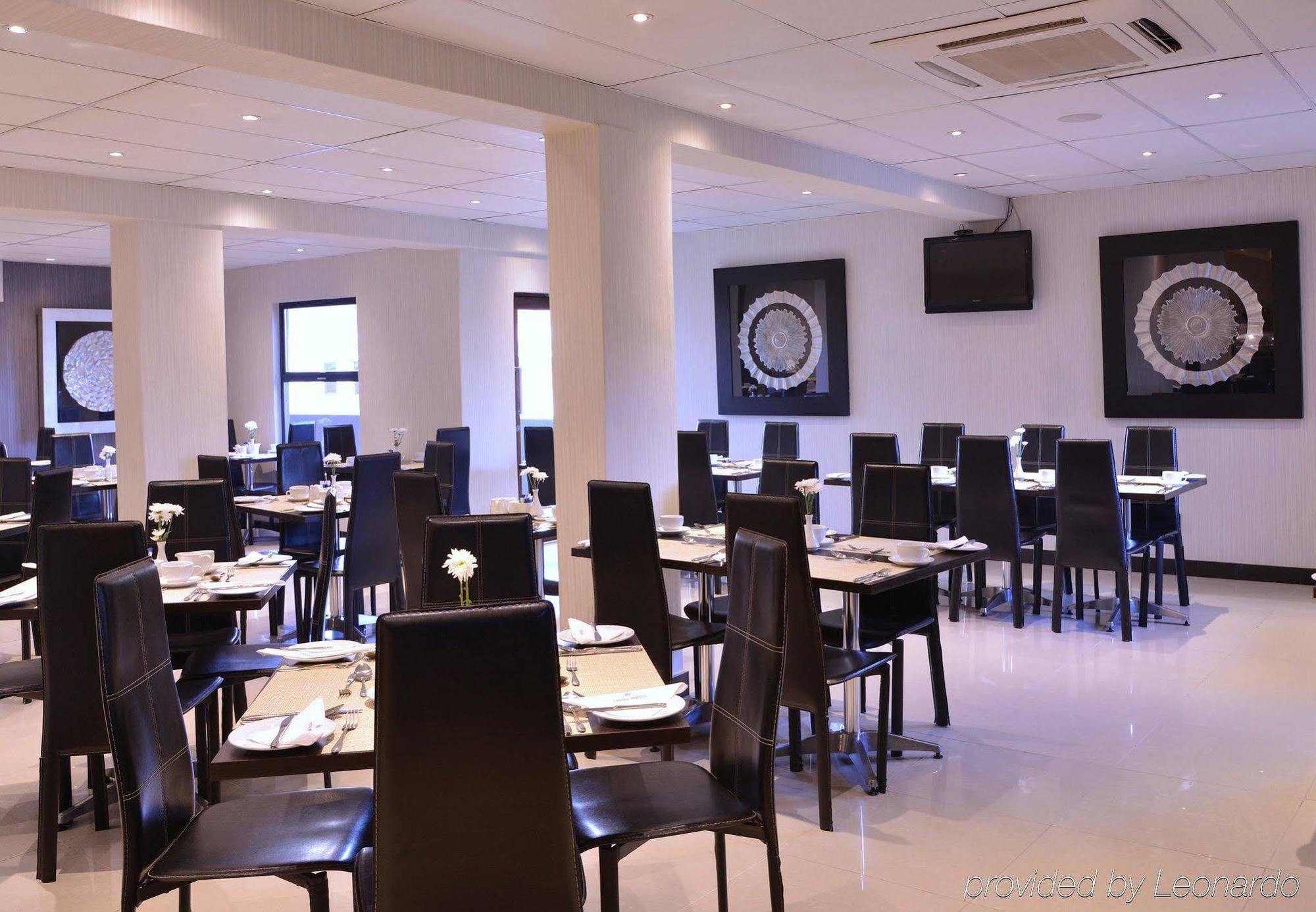 Protea Hotel By Marriott Pretoria Hatfield ภายนอก รูปภาพ