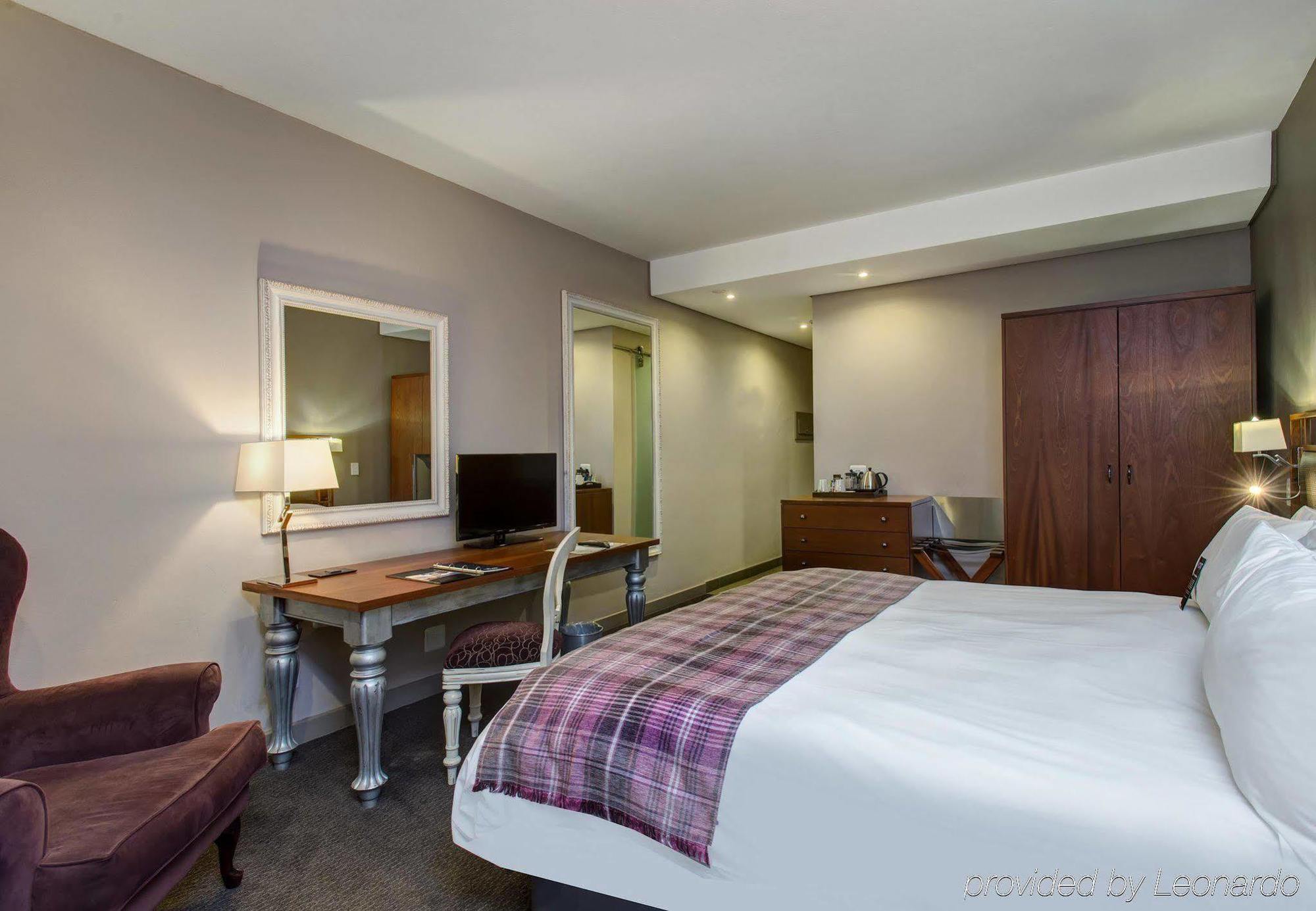 Protea Hotel By Marriott Pretoria Hatfield ภายนอก รูปภาพ