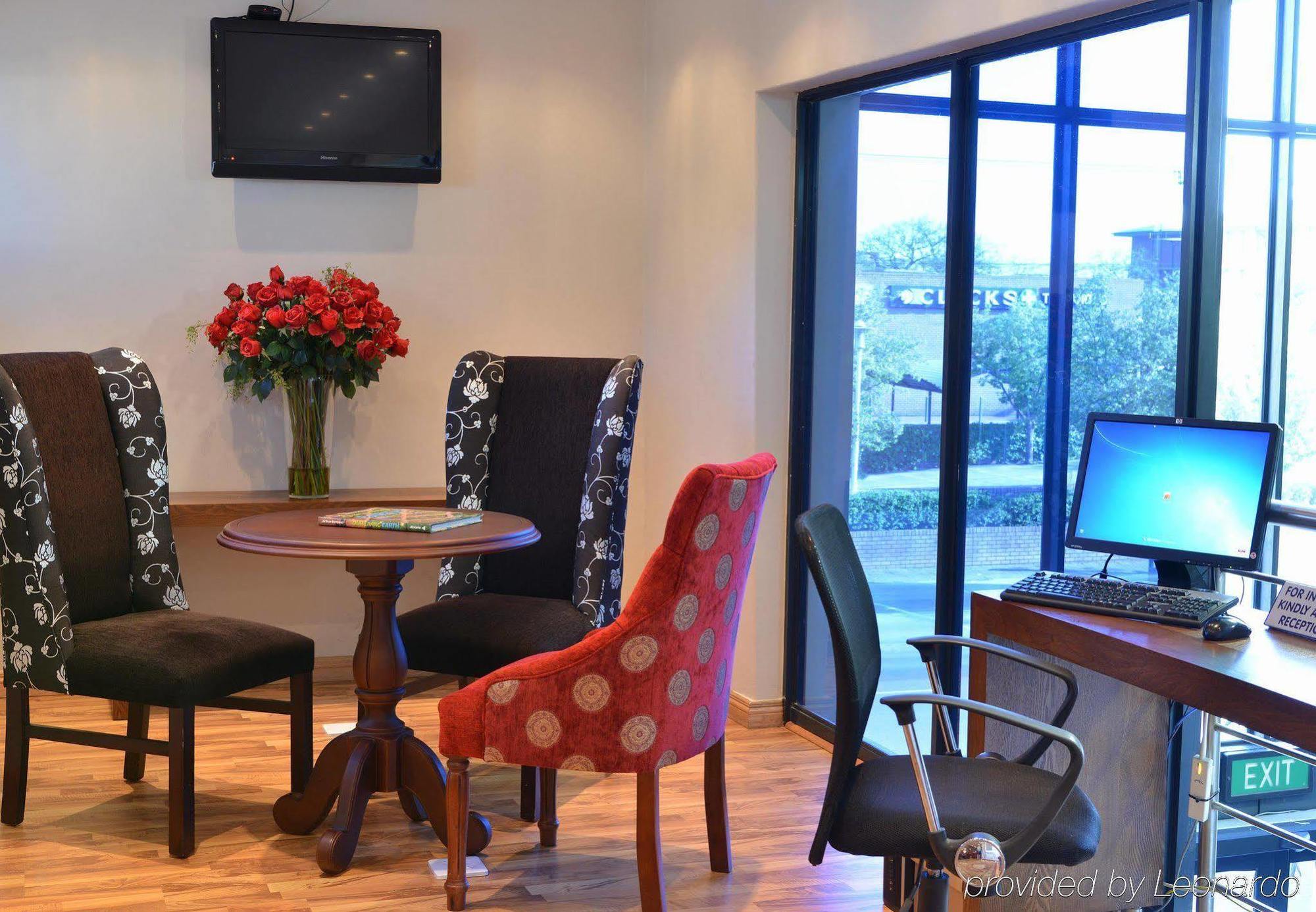 Protea Hotel By Marriott Pretoria Hatfield ภายนอก รูปภาพ
