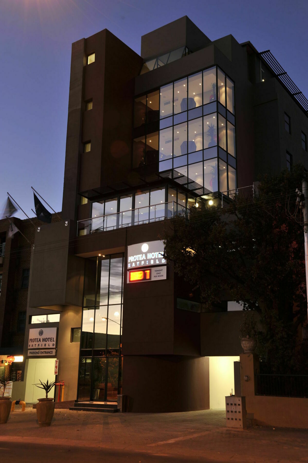 Protea Hotel By Marriott Pretoria Hatfield ภายนอก รูปภาพ
