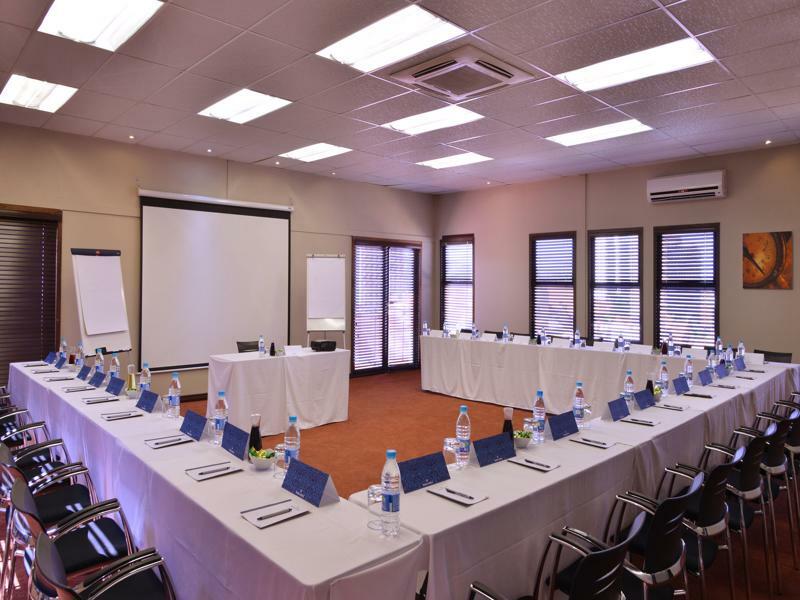 Protea Hotel By Marriott Pretoria Hatfield ภายนอก รูปภาพ