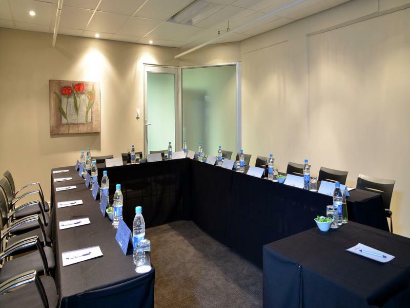 Protea Hotel By Marriott Pretoria Hatfield ภายนอก รูปภาพ