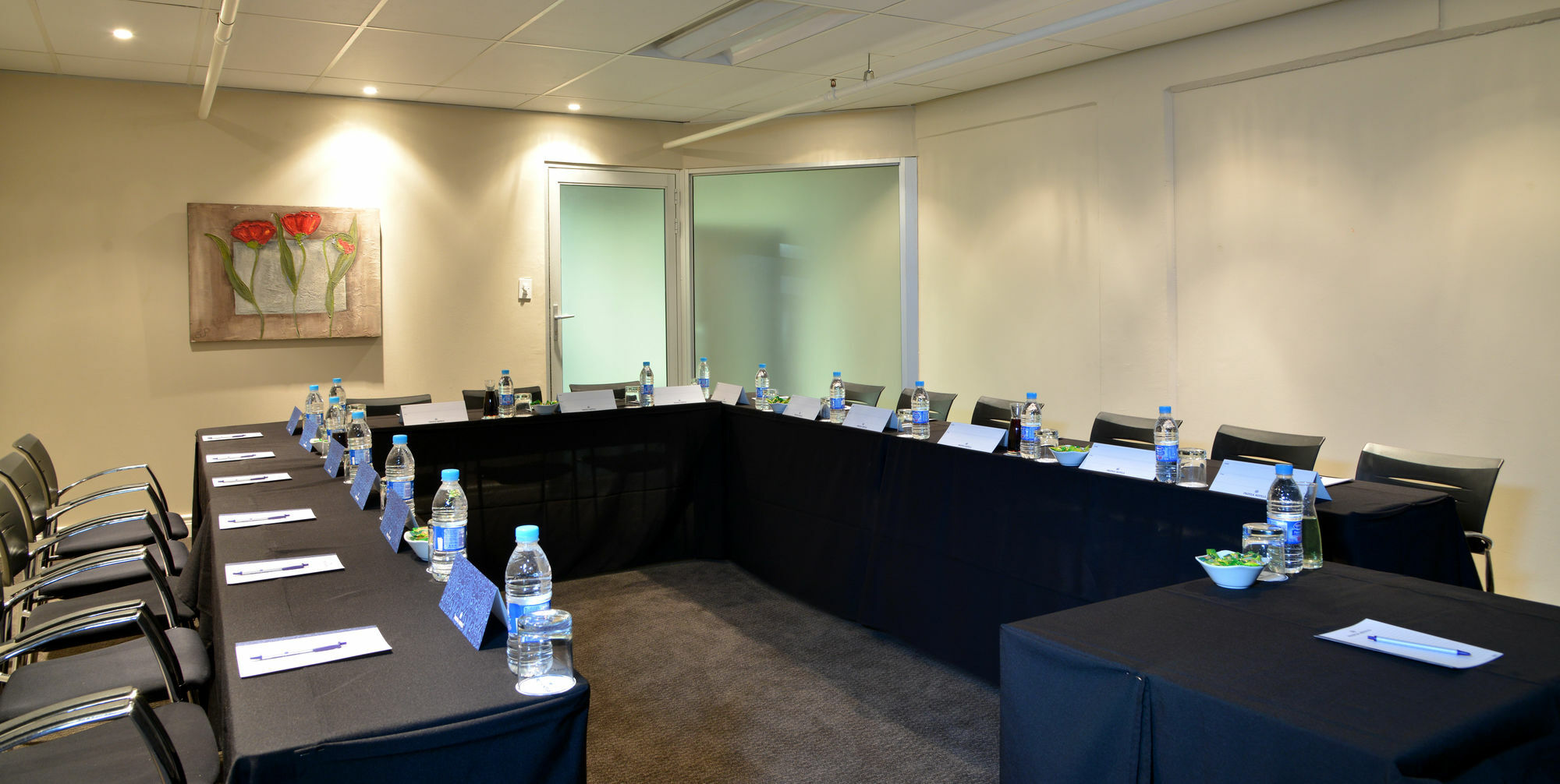 Protea Hotel By Marriott Pretoria Hatfield ภายนอก รูปภาพ