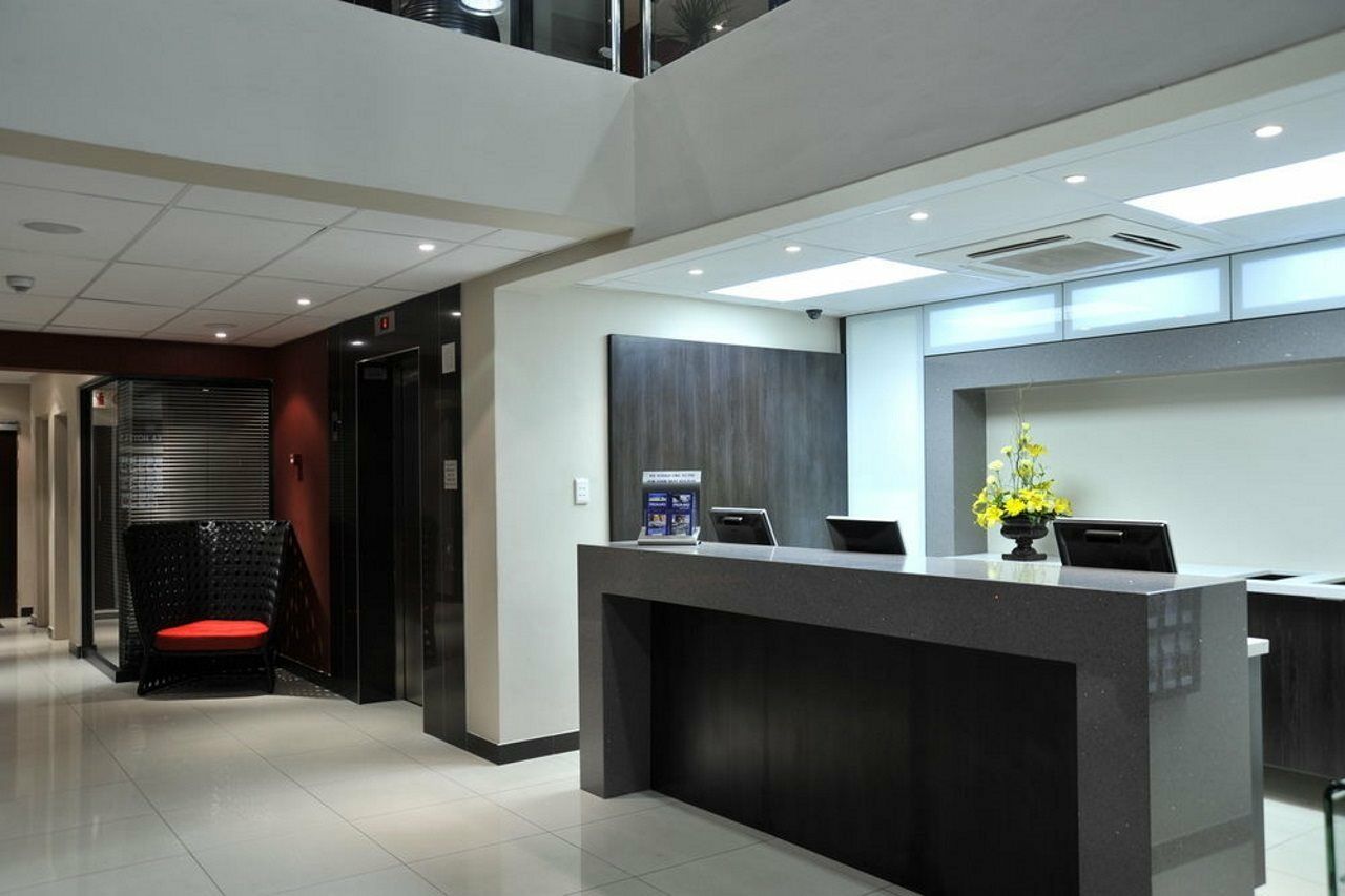 Protea Hotel By Marriott Pretoria Hatfield ภายนอก รูปภาพ